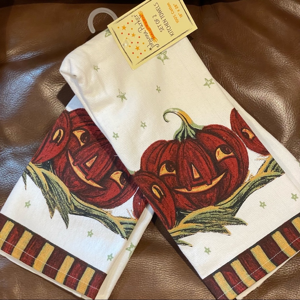 Johanna Parker Set of 2 Fall Kitchen Towels Autumn Pumpkin Design BRAND NEW!!